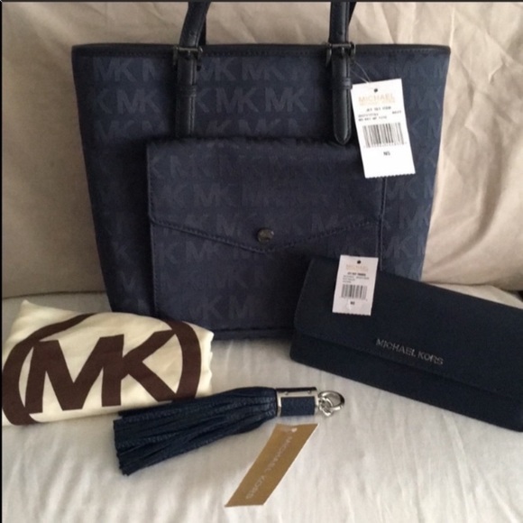 Michael Kors Handbags - 💥MICHAEL KORS BUNDLE 💥
